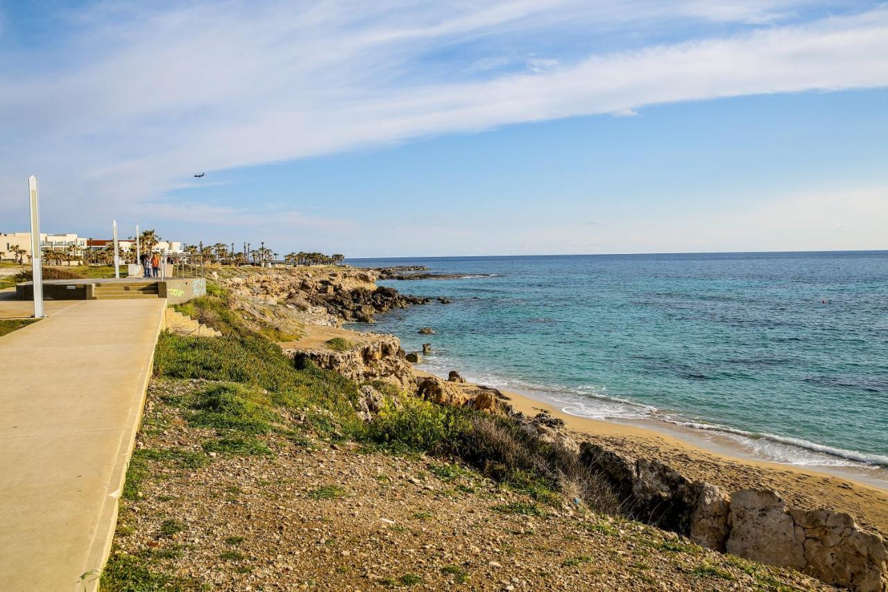 Spacious 2 BR appartment near mall Paphos Exterior foto
