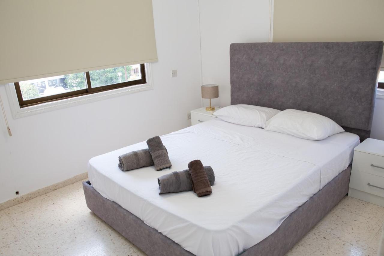 Spacious 2 BR appartment near mall Paphos Exterior foto