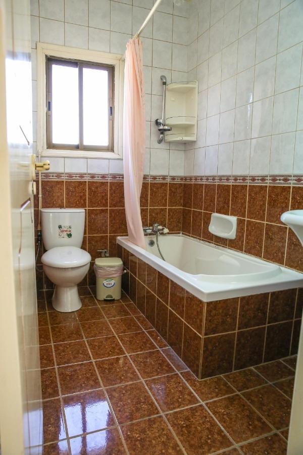 Spacious 2 BR appartment near mall Paphos Exterior foto