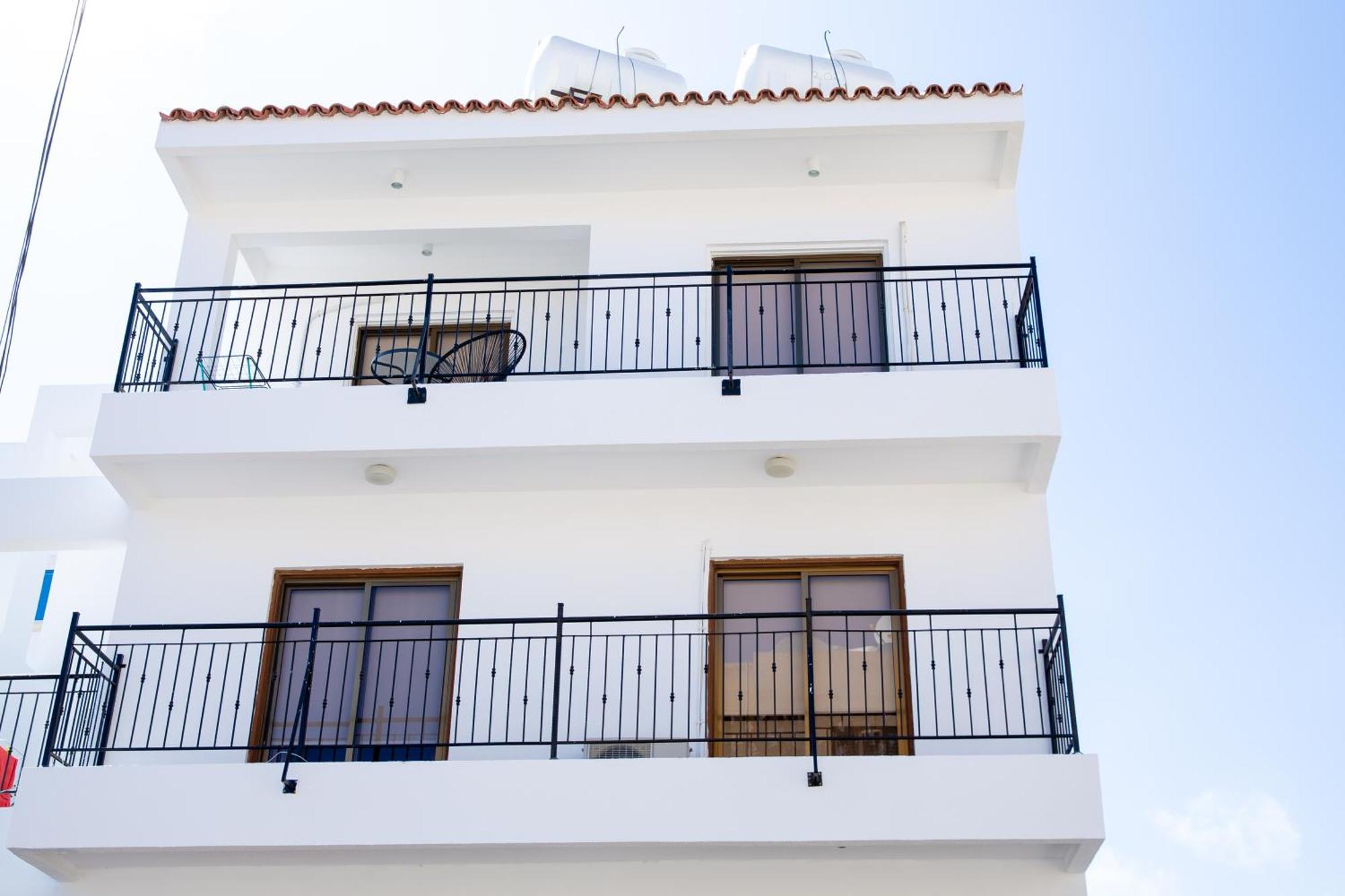 Spacious 2 BR appartment near mall Paphos Exterior foto