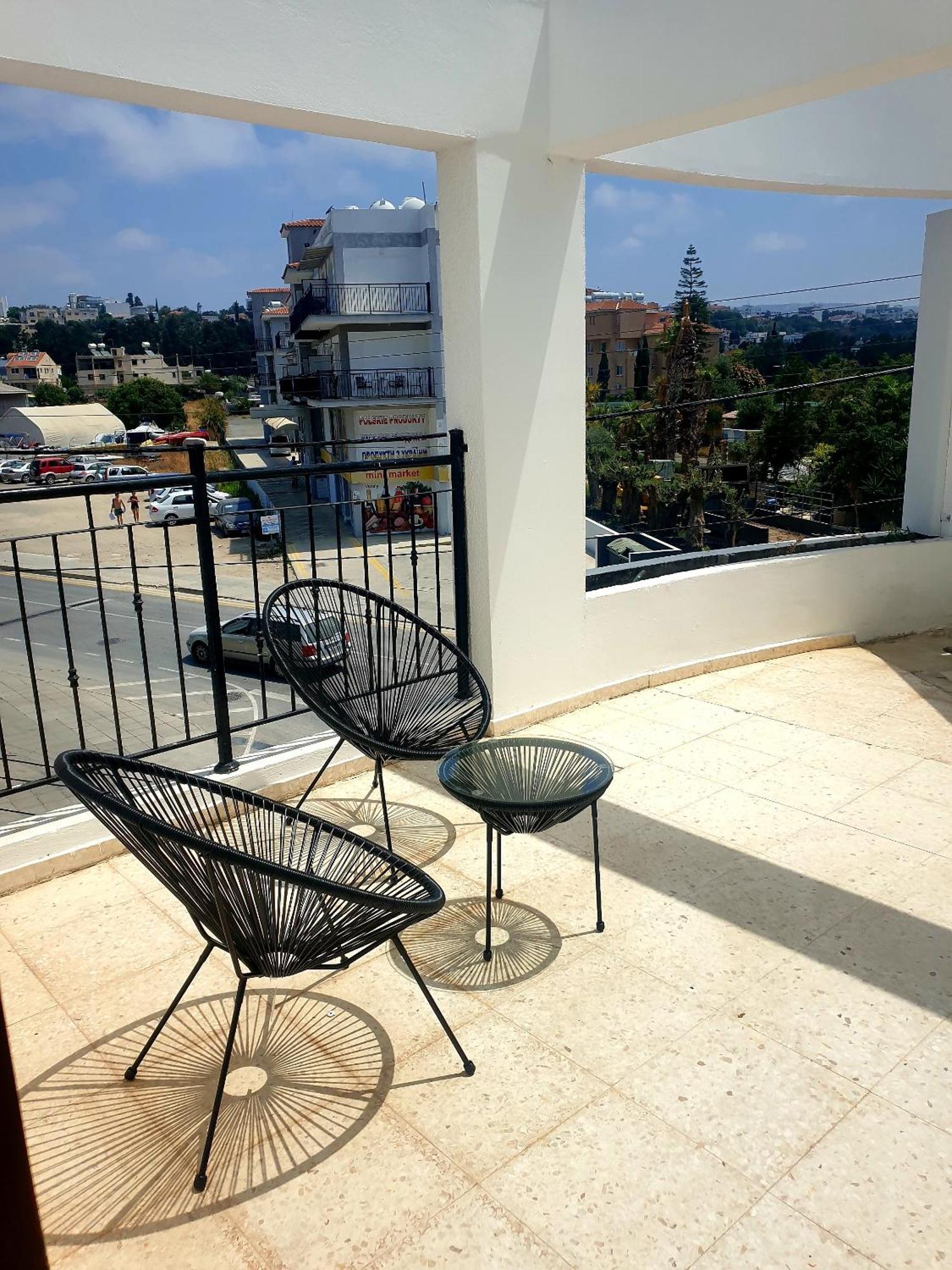 Spacious 2 BR appartment near mall Paphos Exterior foto